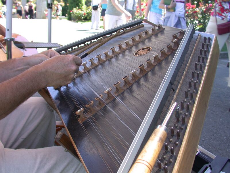 ملف:Hammered dulcimer.JPG