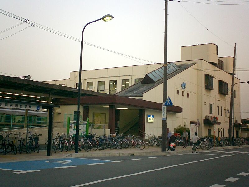 ملف:JRW-TsukaguchiStation.jpg