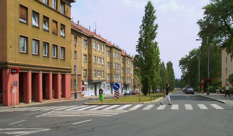 ملف:Praha, Dejvice, Zelená ulice.JPG