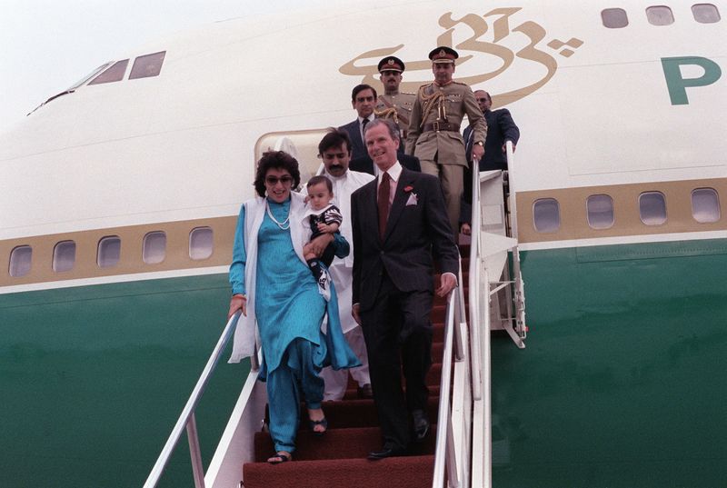 ملف:Benazir Bhutto US visit 19890605.jpg