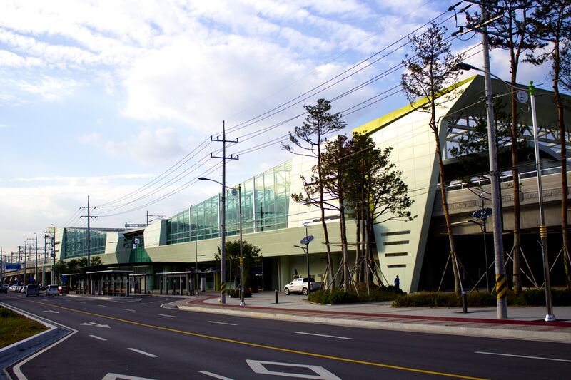 ملف:Gonjiam Station Panorama.jpg