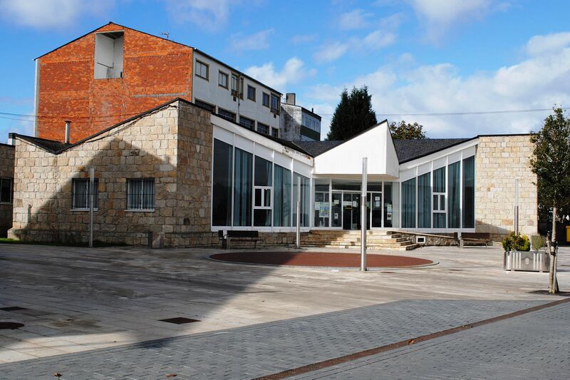 ملف:Rábade, Unidade Atención Primaria.JPG