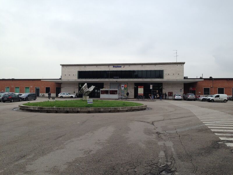 ملف:Stazione Faenza 03.JPG