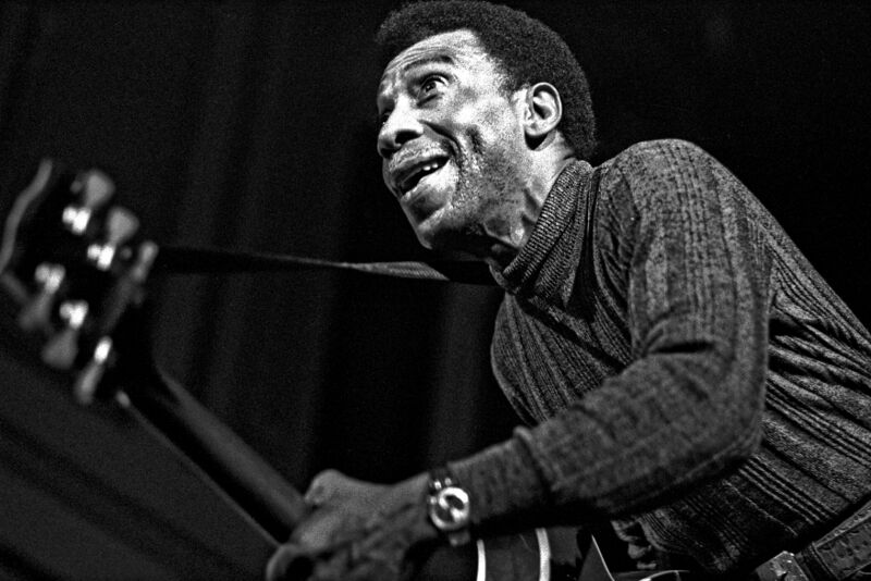 ملف:T-Bone Walker 1972.jpg
