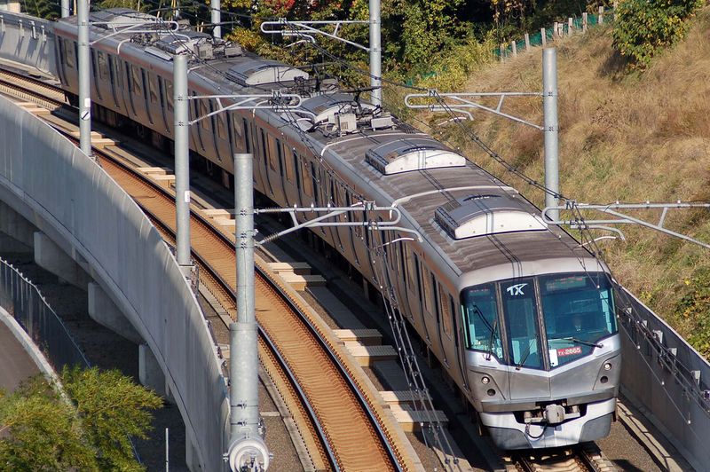 ملف:Tsukuba Express 2000.jpg
