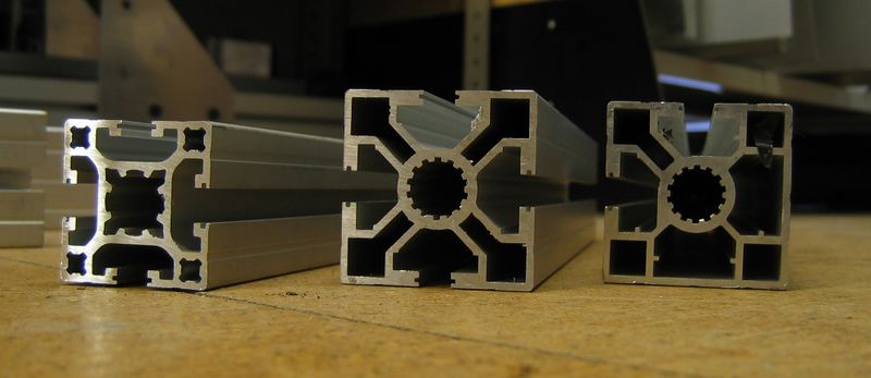 ملف:Extruded aluminium section x3.jpg