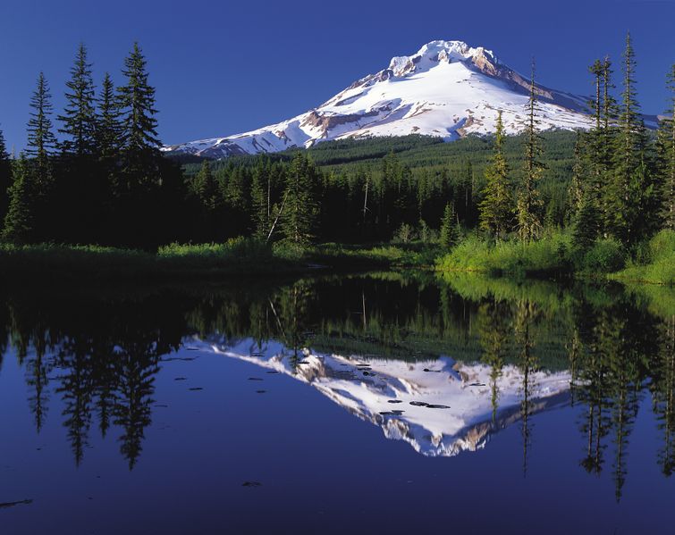 ملف:Mount Hood reflected in Mirror Lake, Oregon.jpg