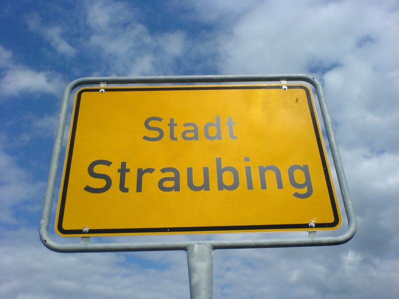 ملف:Ortsschild "Stadt Straubing".JPG