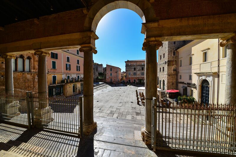 ملف:Piazza Municipio dal duomo.jpg