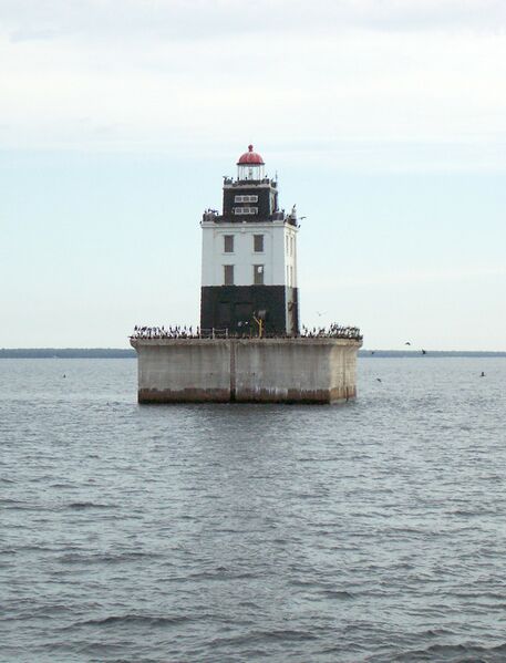 ملف:Poe Reef Light.JPG