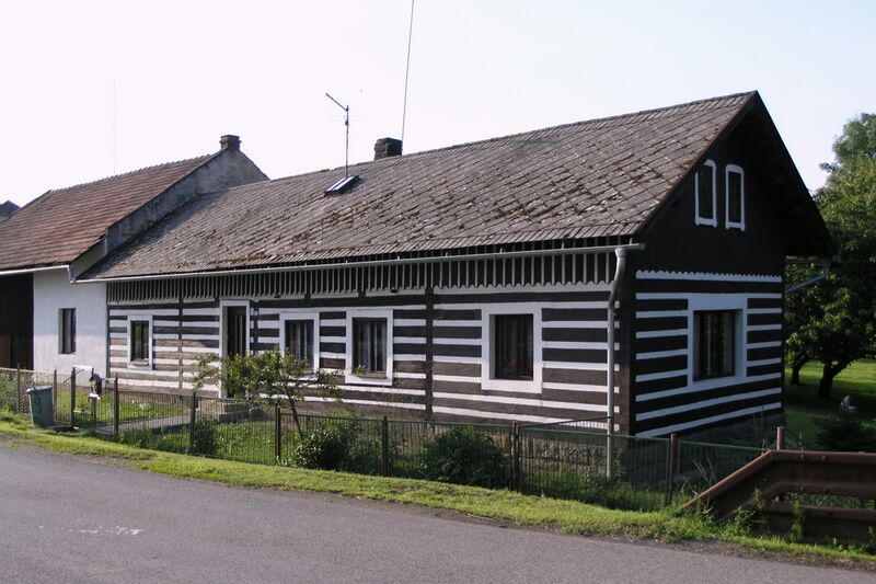 ملف:Robousy - roubenný dům.jpg