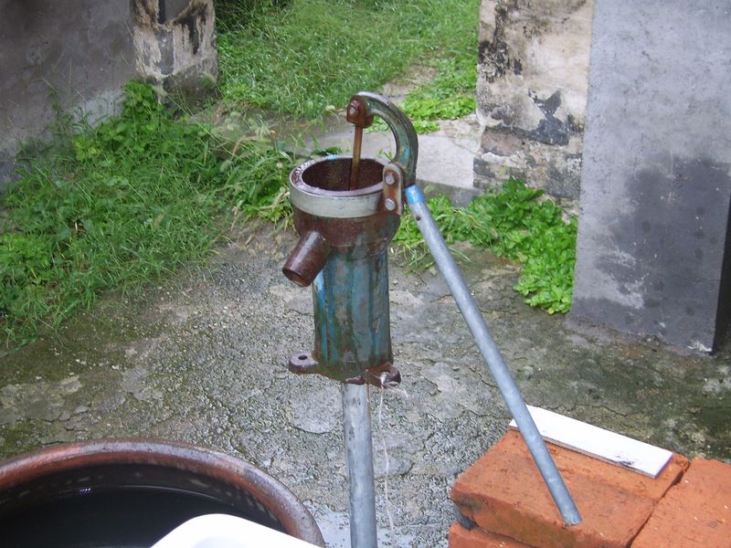 ملف:TapWater-china.JPG