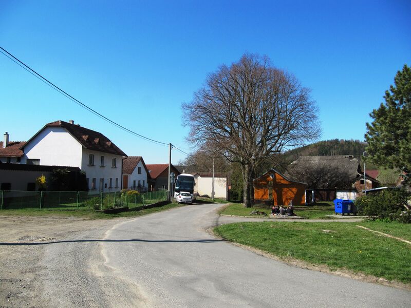 ملف:Bolešín (Věstín), náves.jpg