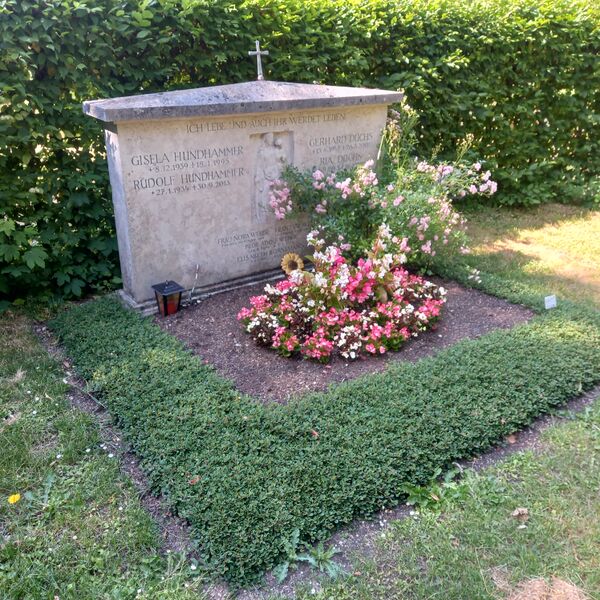 ملف:Grab Adolf Weber.jpg