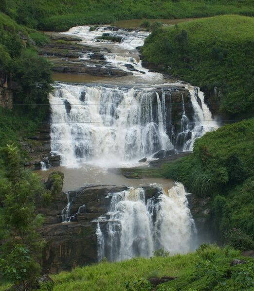 ملف:St.ClairsFalls-Srilanka.JPG