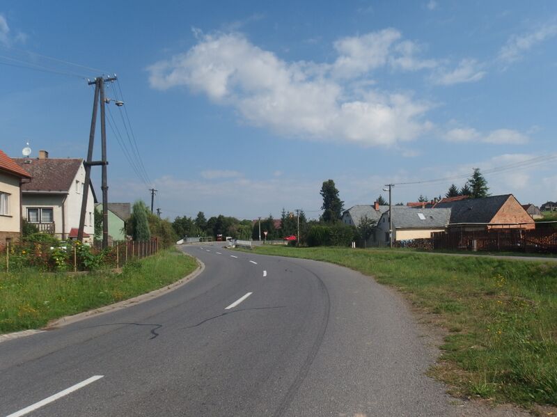 ملف:Útěchov (SY), silnice.jpg