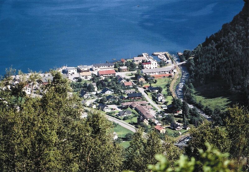 ملف:Eidsdal sentrum.jpg