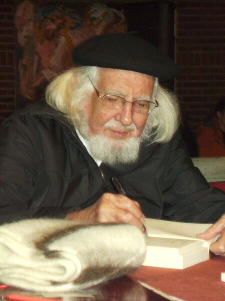 ملف:Ernesto Cardenal 2010.JPG