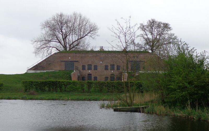 ملف:Fort Poederoijen Gracht.JPG