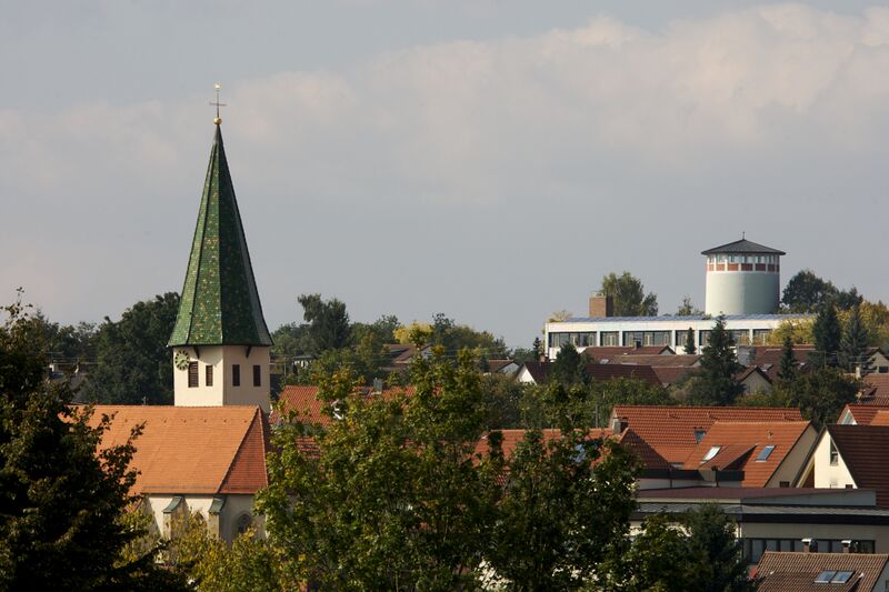 ملف:Kusterdingen-Kirche-Wasserturm-2008.jpg
