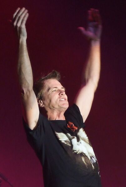 ملف:Pat Torpey (cropped2).jpg