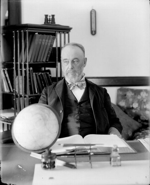ملف:Professor Asaph Hall.jpg