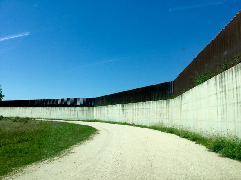 ملف:United States-Mexico-border-wall-Progreso-Lakes-Texas.jpeg