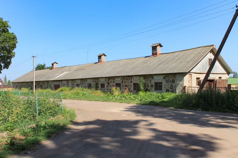 ملف:Гомонтово, усадьба, конюшня.jpg