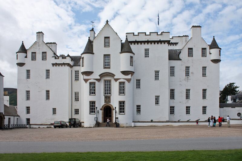 ملف:Blair castle - facade.jpg