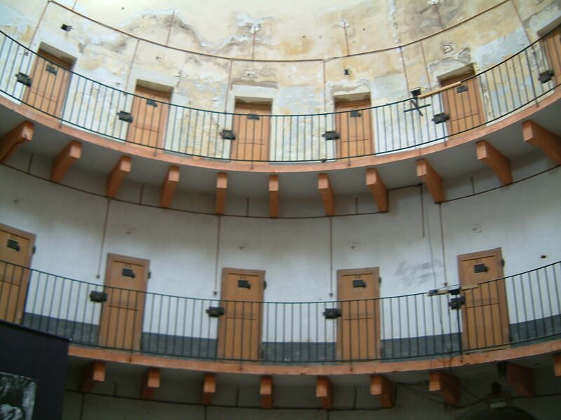 ملف:Autun prison cellulaire.jpg