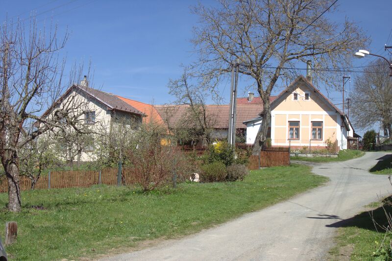 ملف:Blanička, chalupy.jpg