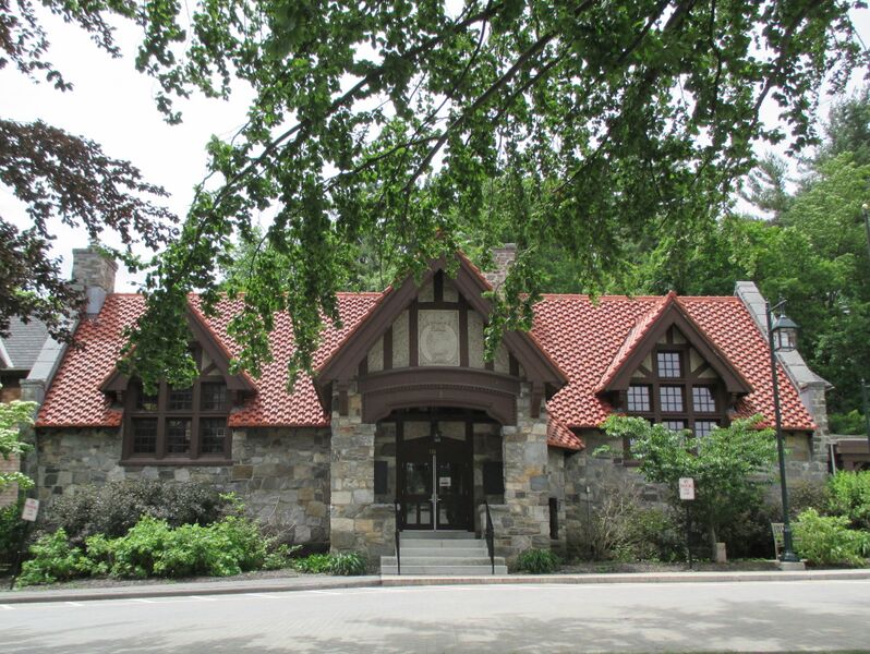 ملف:Bolton Public Library.jpg