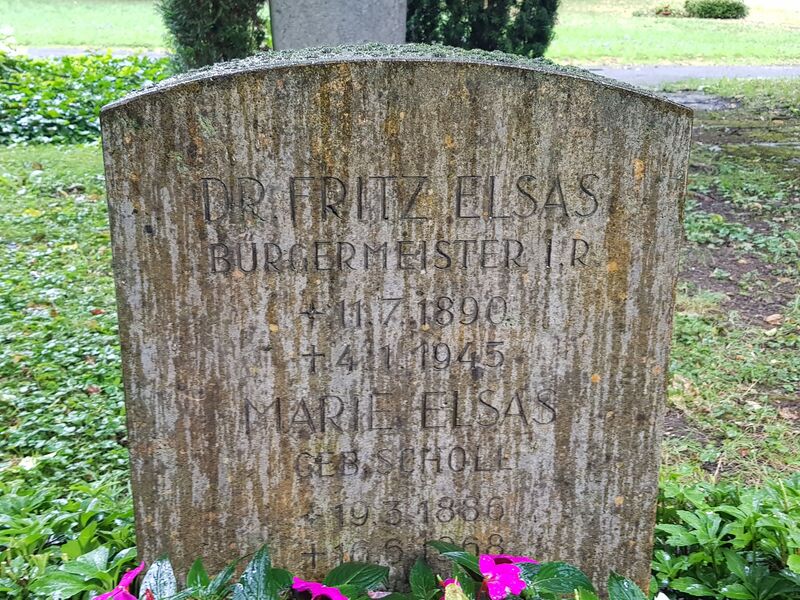 ملف:Fritz Elsas Grabstätte.jpg