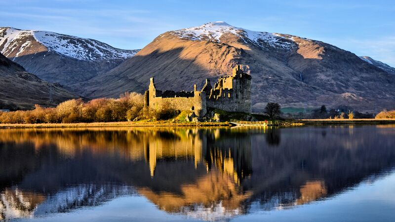 ملف:Kilchurn Castle reflection.jpg