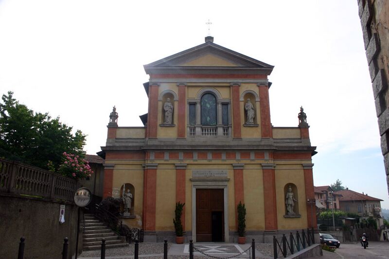 ملف:Lozza chiesa.JPG