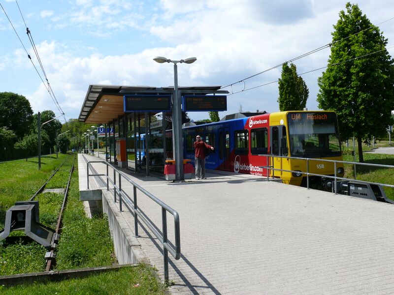 ملف:Stadtbahnhaltestelle Remseck-Neckargröningen.jpg