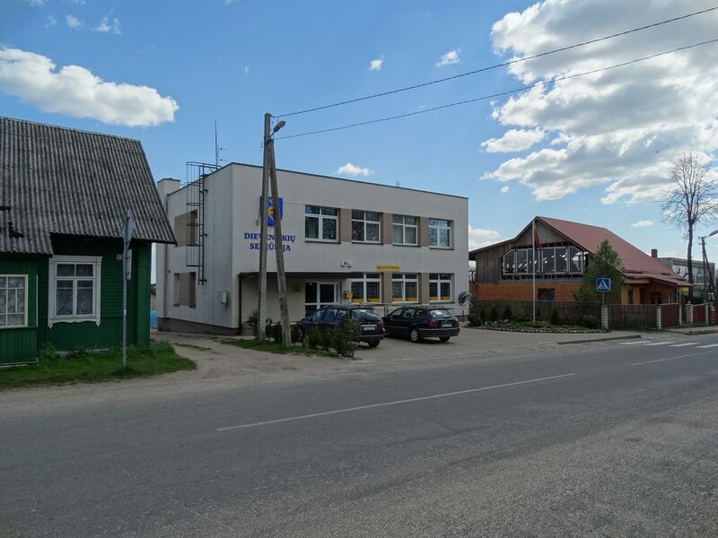 ملف:Dieveniškės, seniūnija.JPG