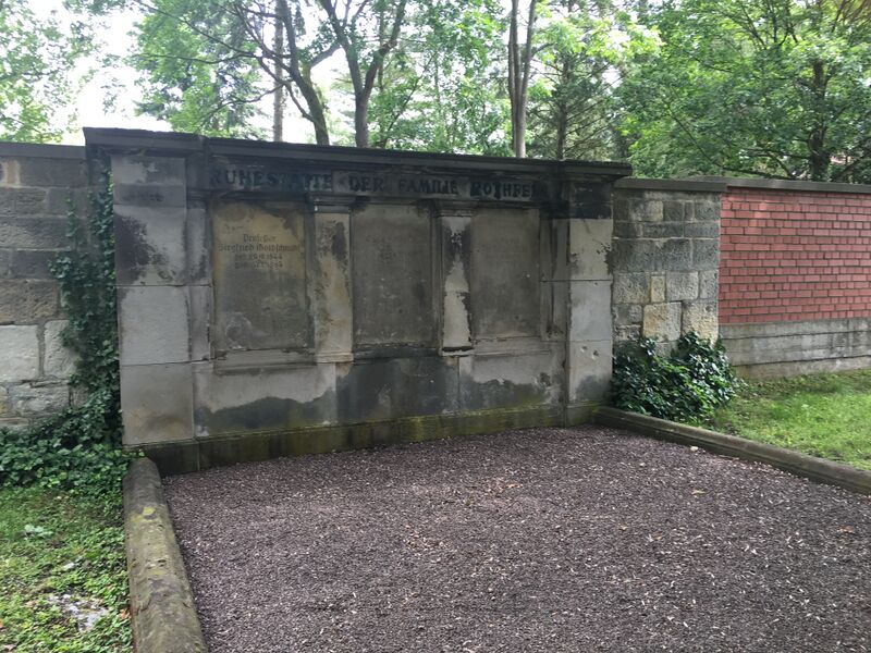ملف:Familiengrab Rothfels Kassel 55.jpg