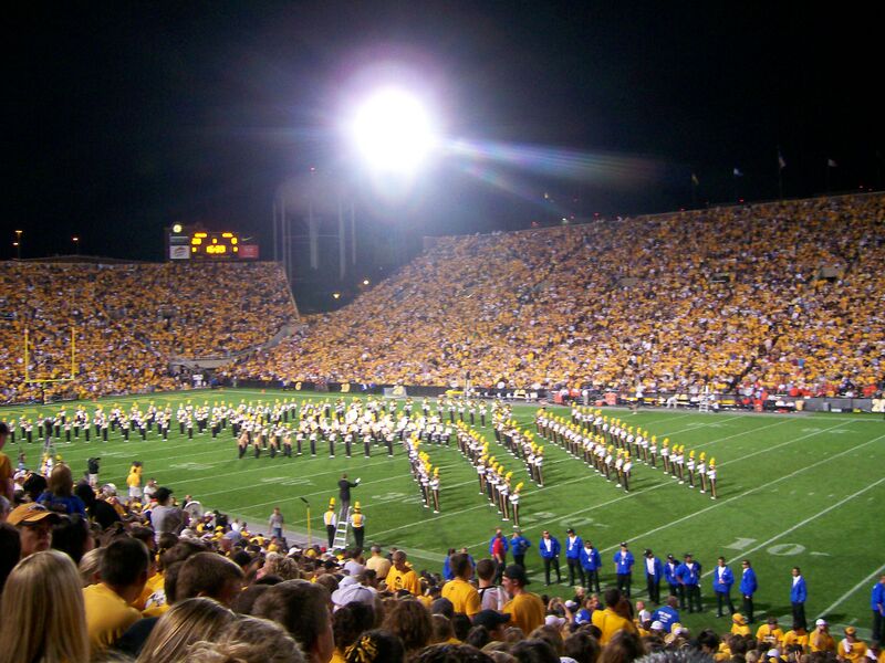 ملف:Kinnick Night.jpg
