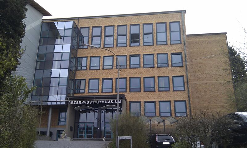 ملف:Peter-Wust-Gymnasium Merzig 2011.jpg