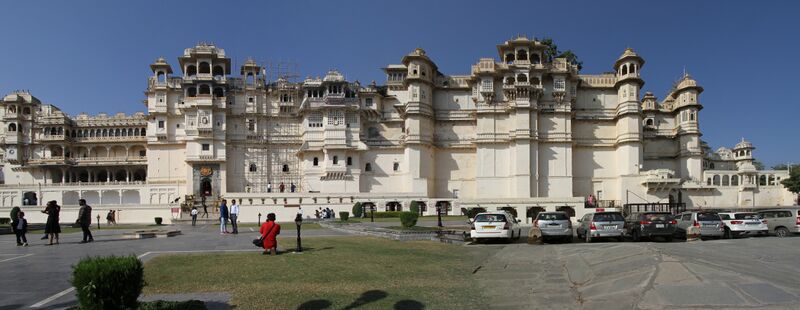 ملف:Udaipur-Stadtpalast-04-2018-gje.jpg