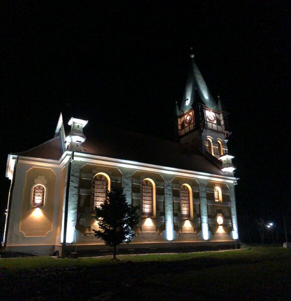 ملف:Biserica reformată Dumbrava.jpg