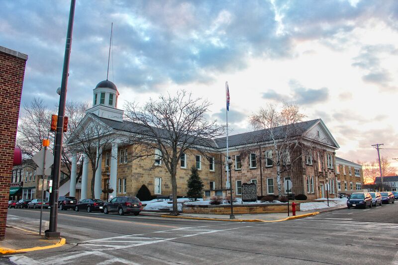 ملف:Iowa County Courthouse.jpg
