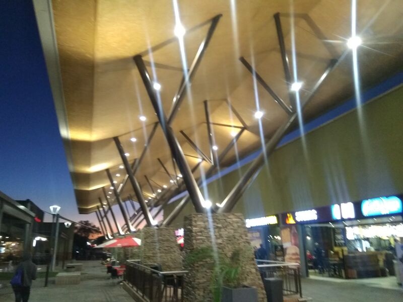 ملف:Lephalale mall.jpg