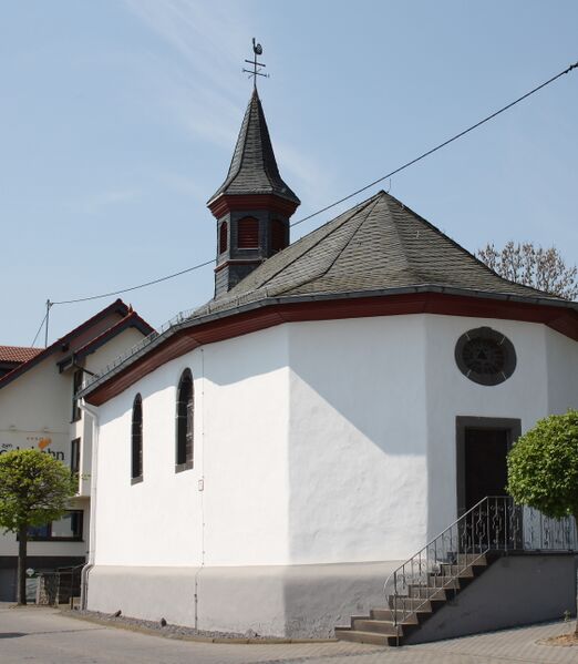 ملف:Spessart (Brohltal) Kreuzkapelle5947.JPG