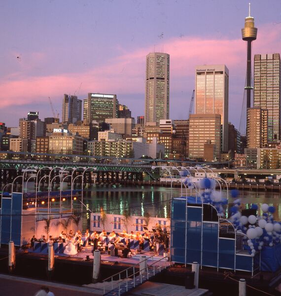 ملف:(1)Darling Harbour concert.jpg