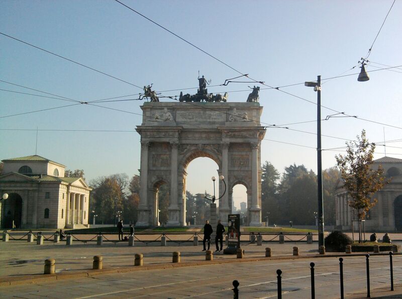ملف:Arco della pace 2011.jpg