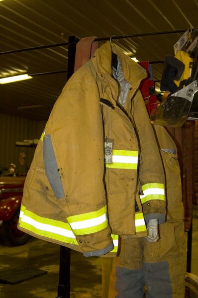 ملف:Bunker Jacket JustinDiPierro.jpg