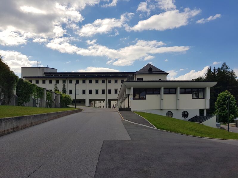 ملف:Landeskrankenhaus Hochzirl (20200521 094949).jpg