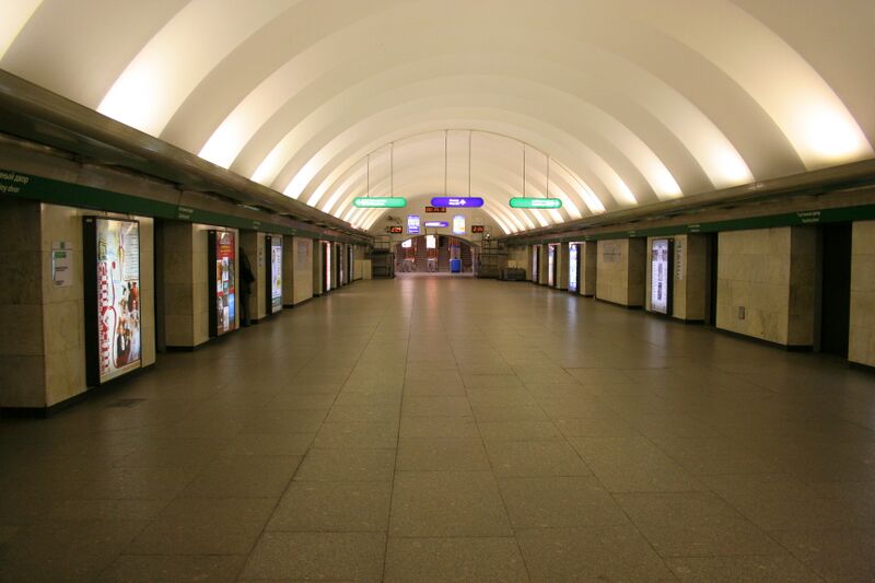 ملف:Metro SPB Line3 Gostiny.jpg